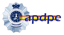 Logotipo azul estilo placa policial con las letras “apdpe” en rojo y azul sobre fondo blanco.