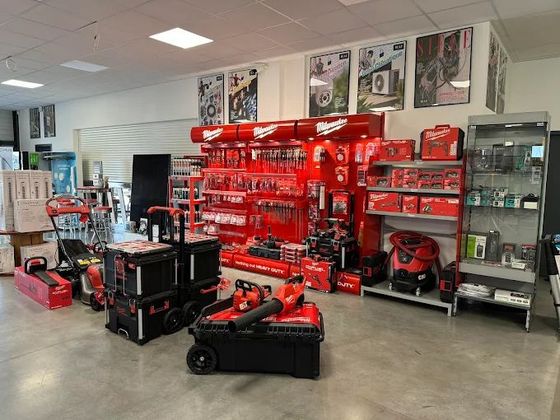 Un rayon rouge de quincaillerie.