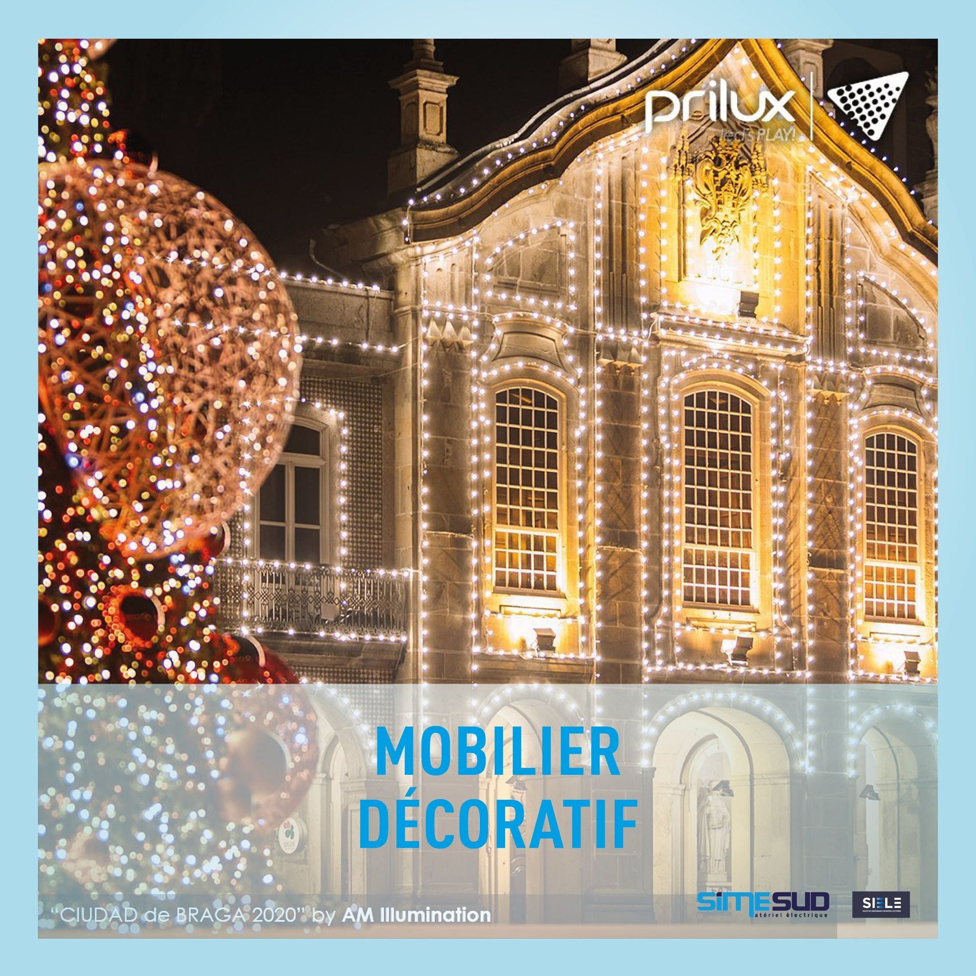 La façade éclairée d'un grand bâtiment.