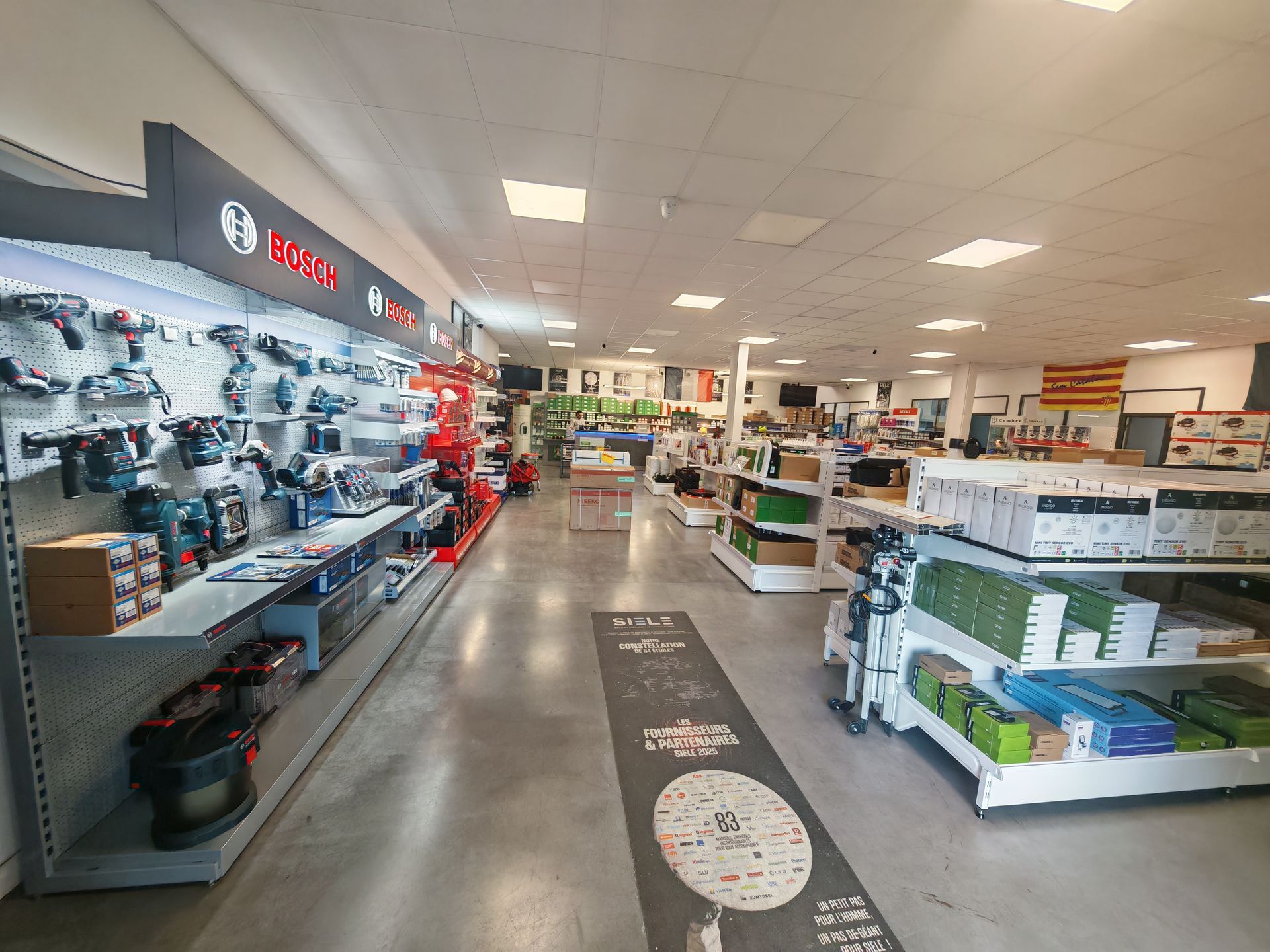 L'intérieur du magasin SIME SUD.