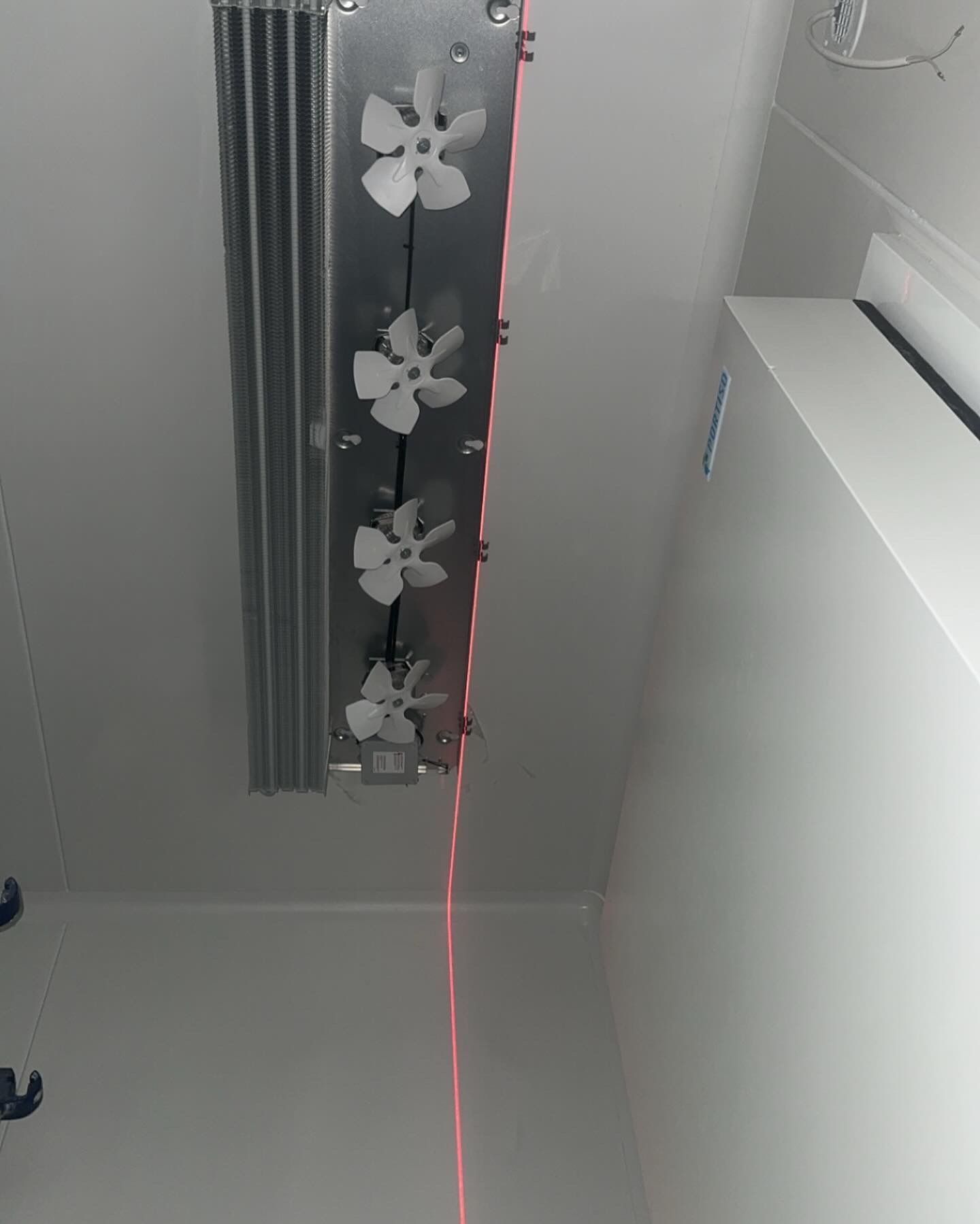 Installation complète d'une chambre froide dans un laboratoire pharmaceutique