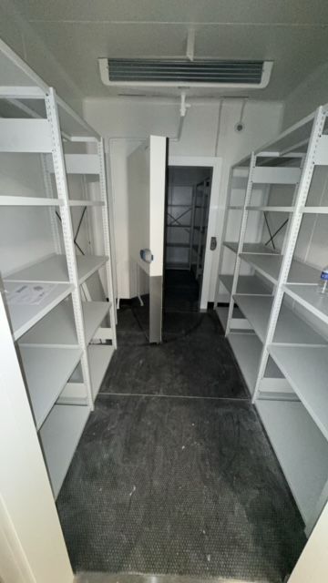 Laboratoire pharmaceutique - chambre froide