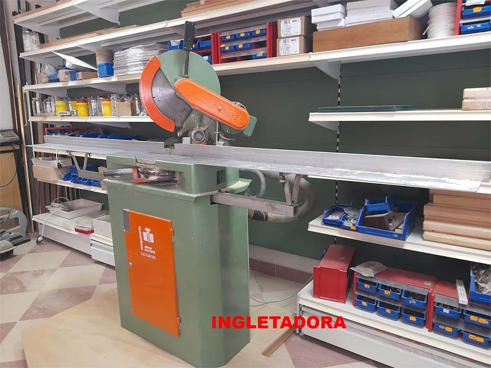 Máquina ingletadora