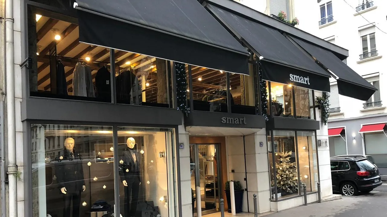 Éclairage de devanture de magasin