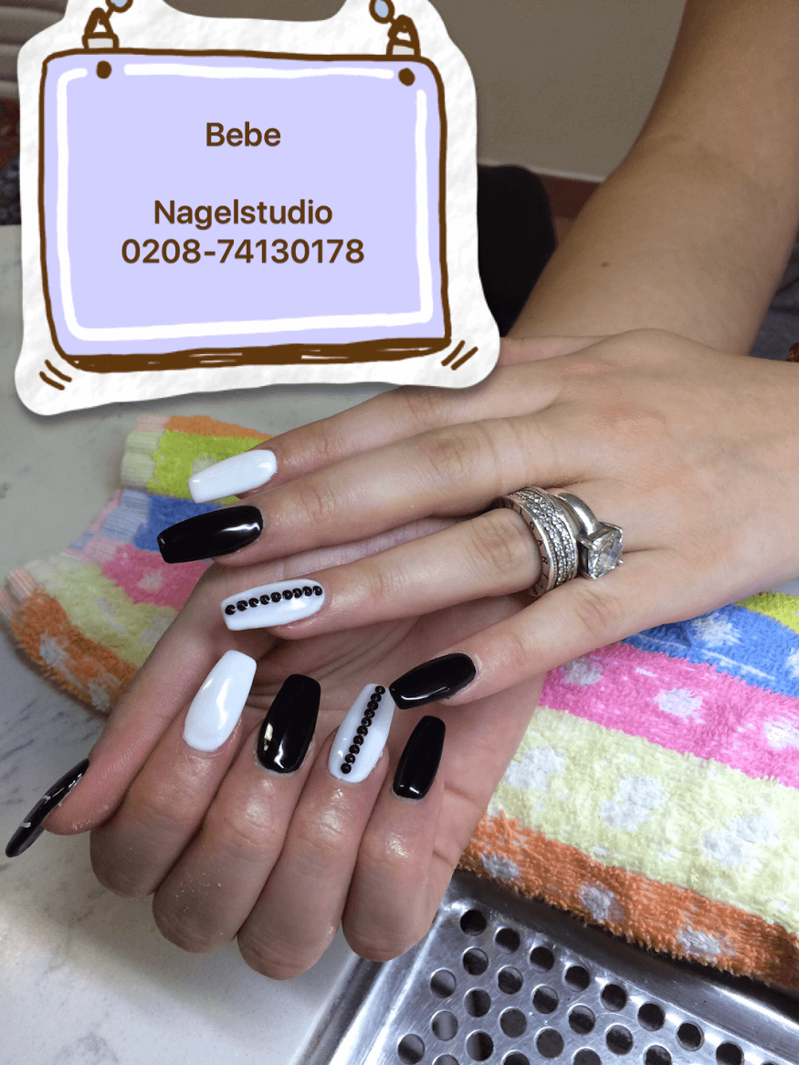 Nageldesign gold und schwarz
