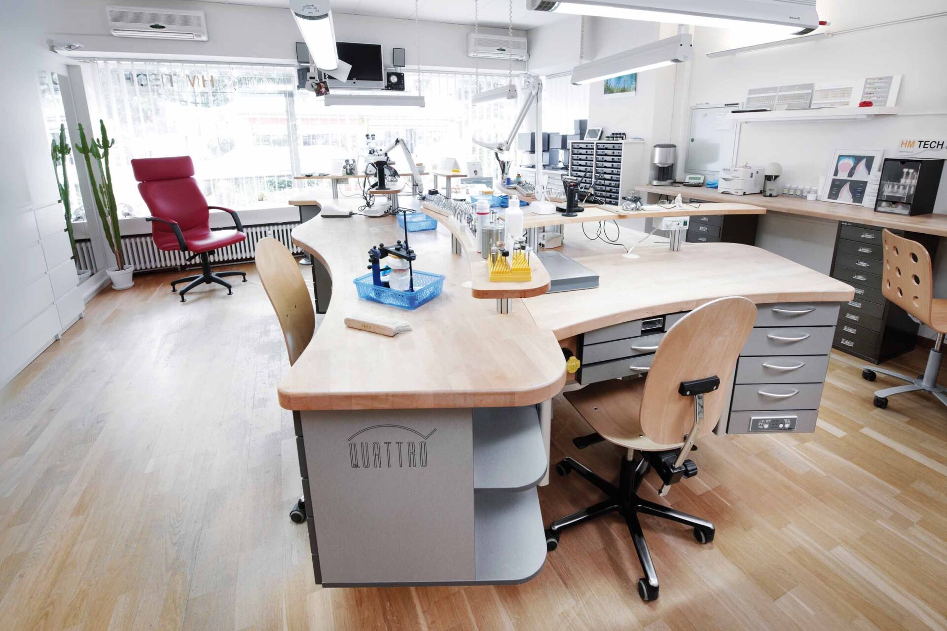 Zahntechnik auf dem neuesten Stand - HM TECH GmbH