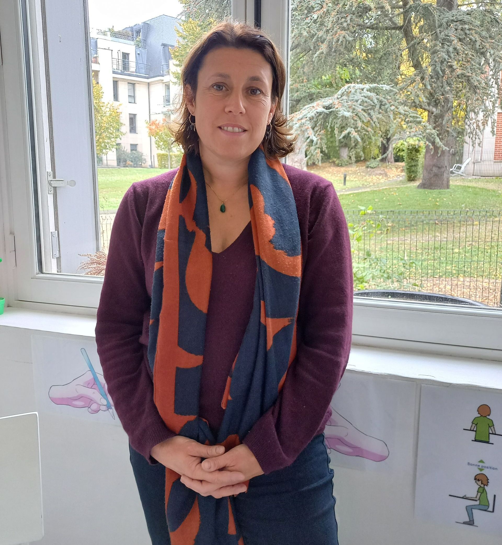 Anne France Piot debout