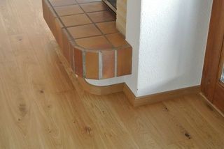 Parkett mit Sockel auf Rundung - Bobst Bodenbeläge