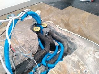 Reparatur PVC-Boden vorher - Bobst Bodenbeläge