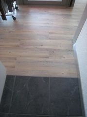 Übergang Steinplatten - Kunststoffbelag - Bobst Bodenbeläge