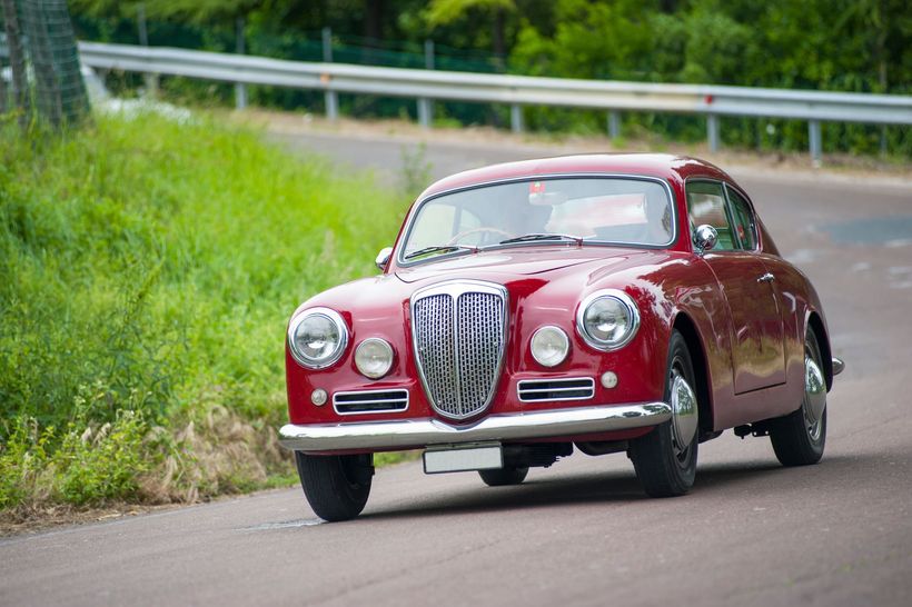 Voiture rouge de collection