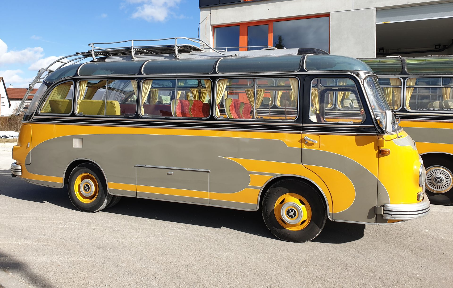 Autocar de ville bleu