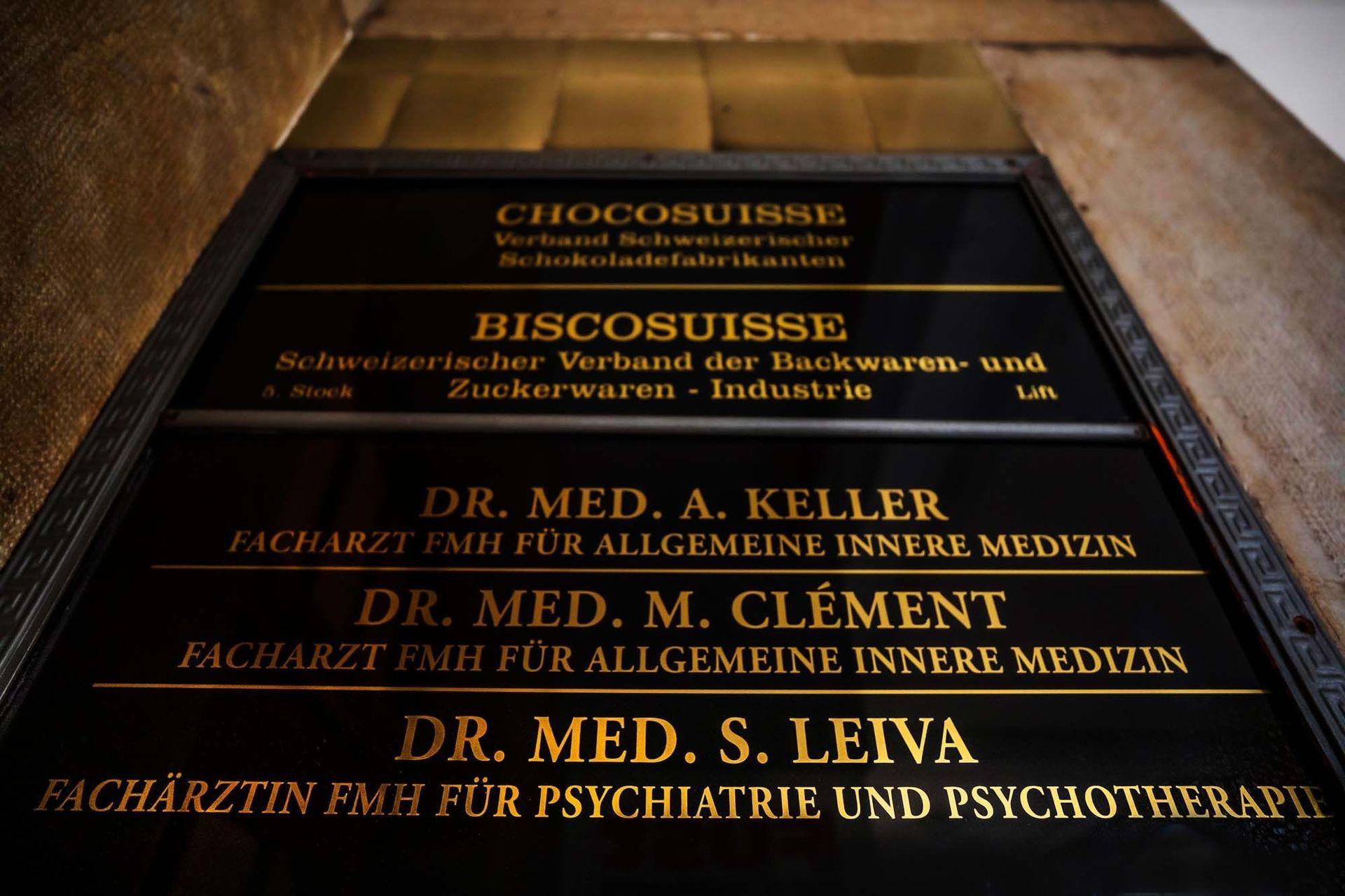 Beschilderung | Praxis Dr. Leiva | Psychiatrie, Psychotherapie, Gruppentherapie, EDMR | Bern