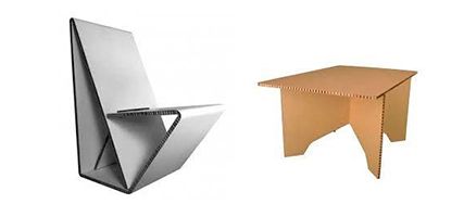 Una silla y una mesa hechas de cartón sobre un fondo blanco.