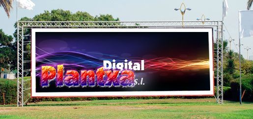 Una gran valla publicitaria con la palabra digital.