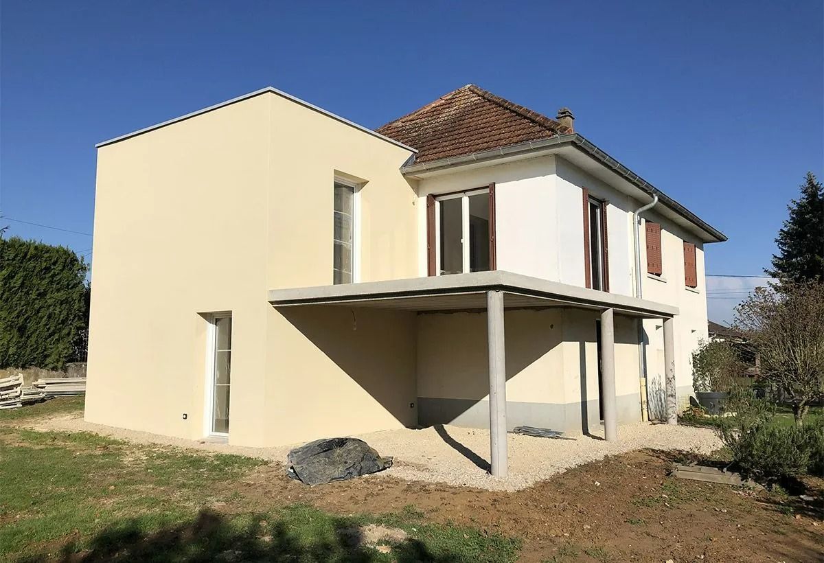 Maison moderne rénovée.