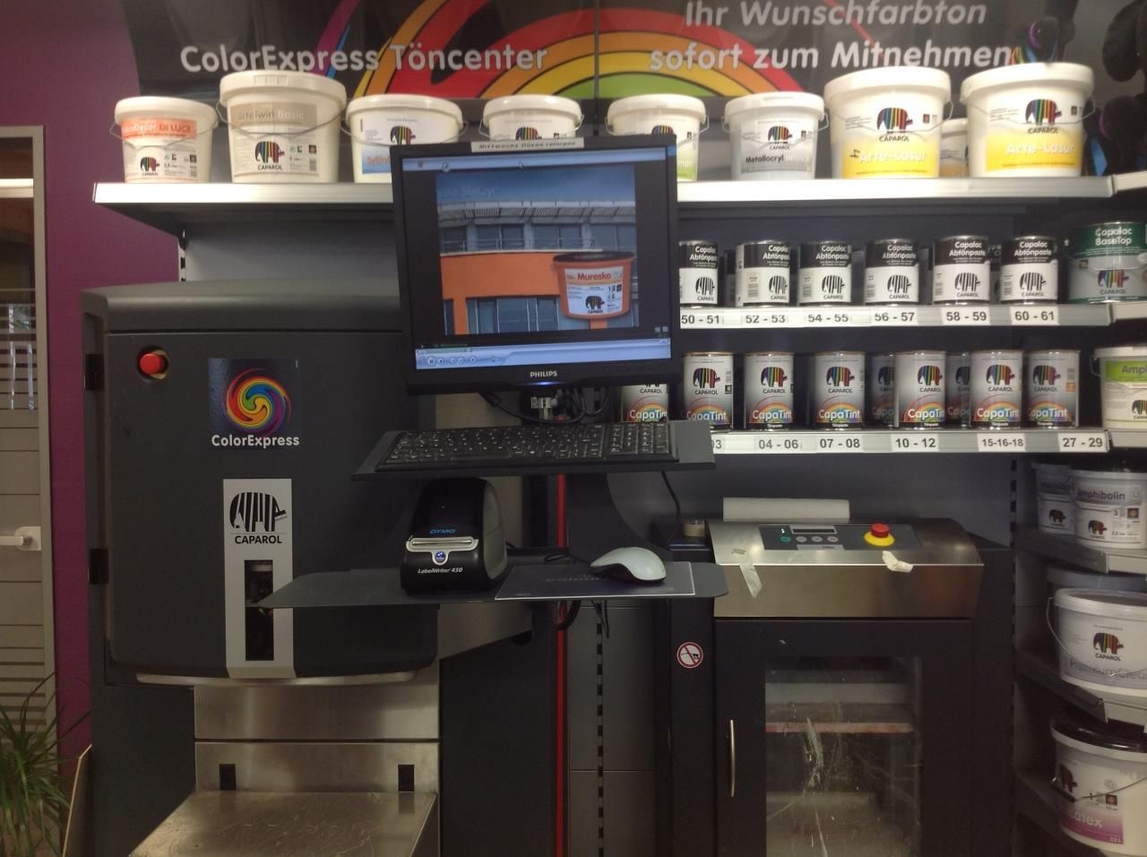 Ein Computermonitor zeigt ein Bild eines Gebäudes auf dem Bildschirm