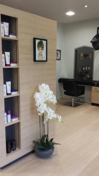 Armoire située à l'entrée du salon