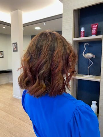 Coupe courte, cheveux bruns