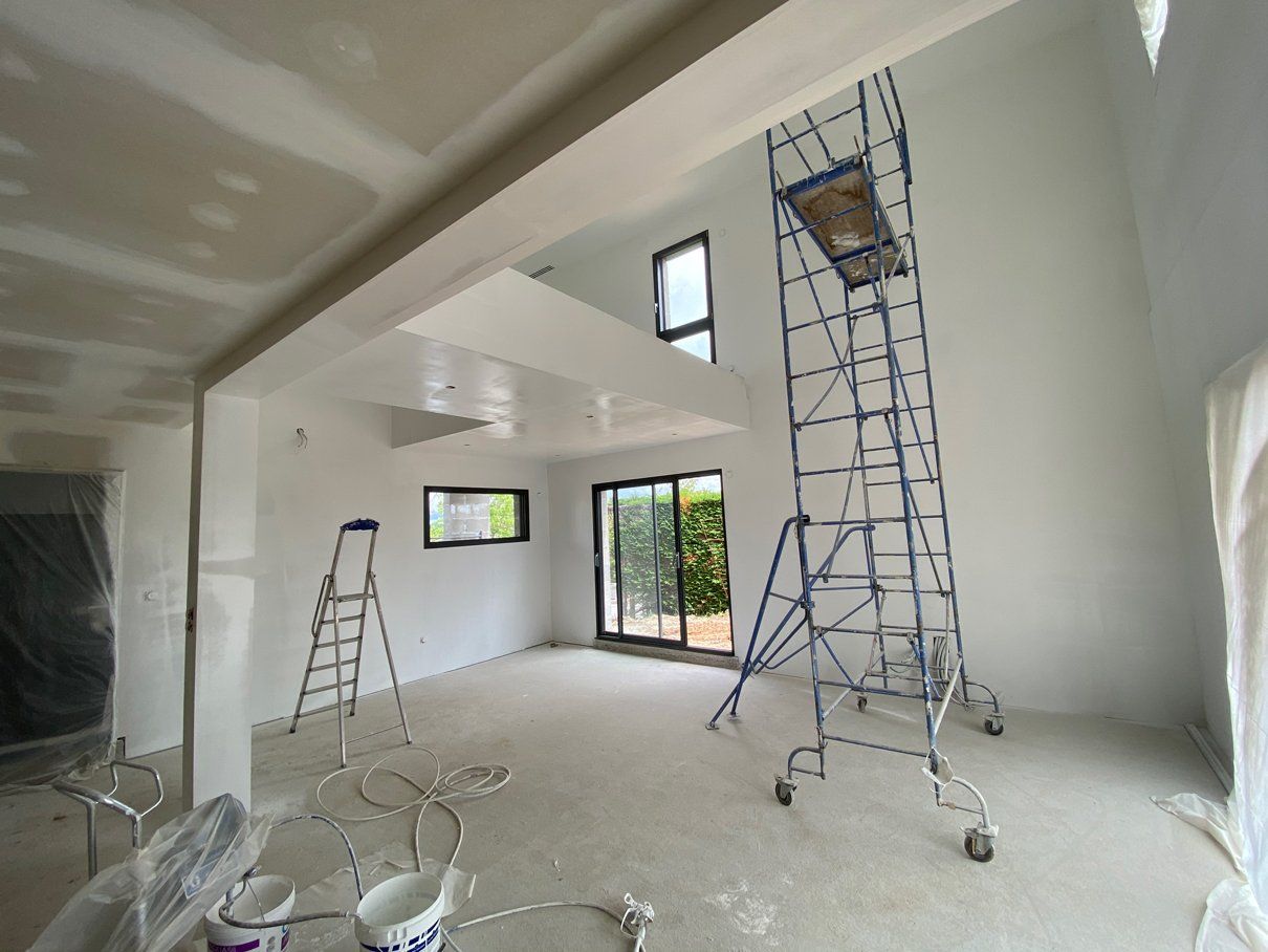 Échafaudage pour peindre espaces de grandes hauteurs