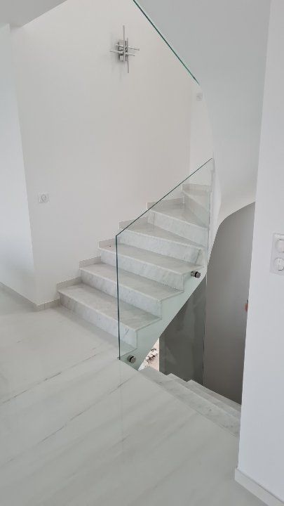 Garde-corps escalier en verre