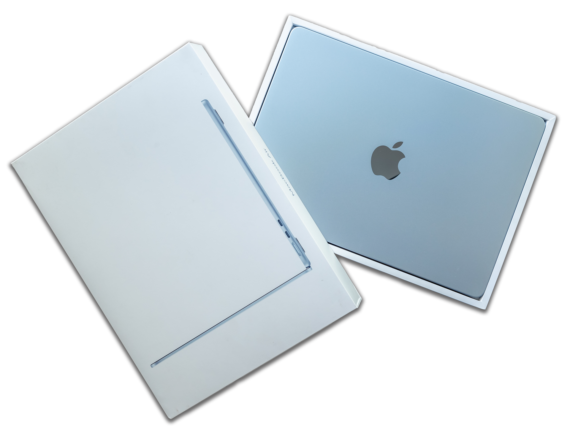 Une tablette iPad Pro à côté de sa boîte blanche, affichant un écran coloré.