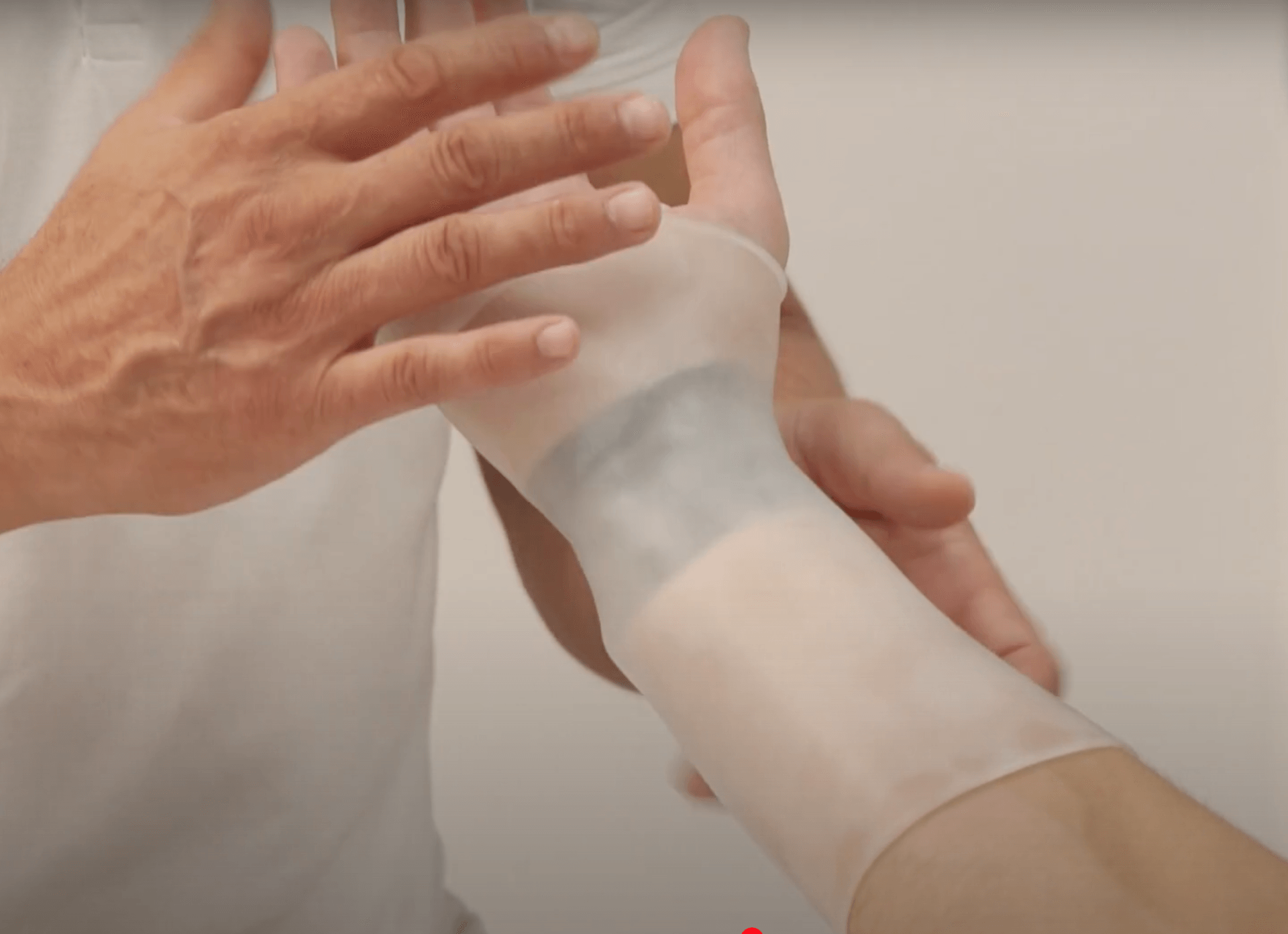 Attelle transpente pour poignet