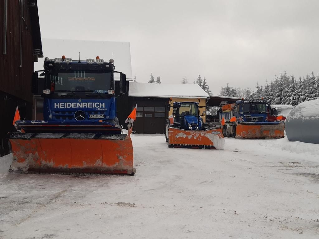 Fahrzeuge für Winterdienst von Reiko Heidenreich