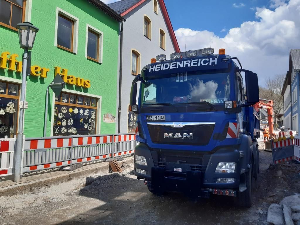 Fahrzeug für Tiefladertransporte von Reiko Heidenreich