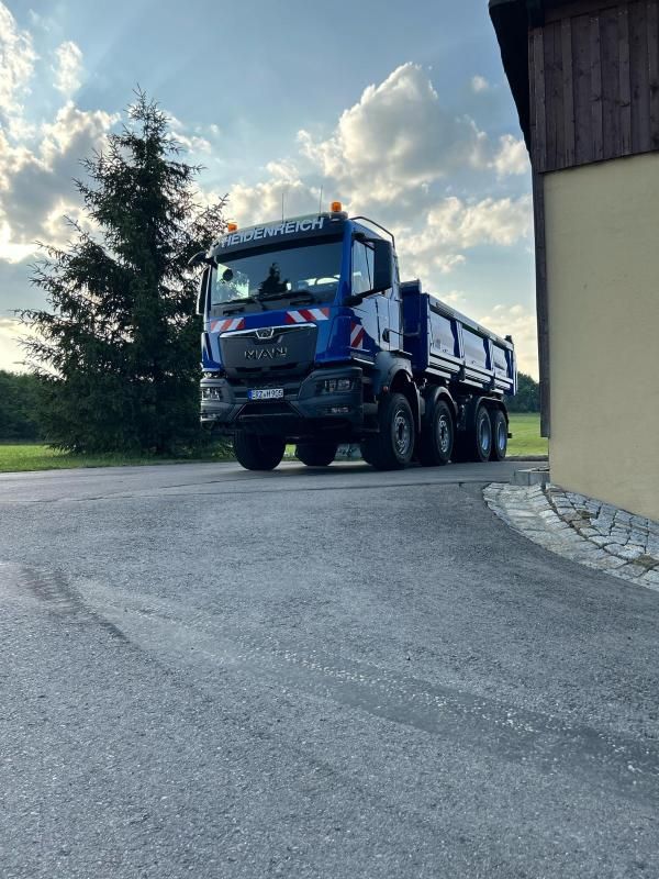 Fahrzeug für Tiefladertransporte von Reiko Heidenreich