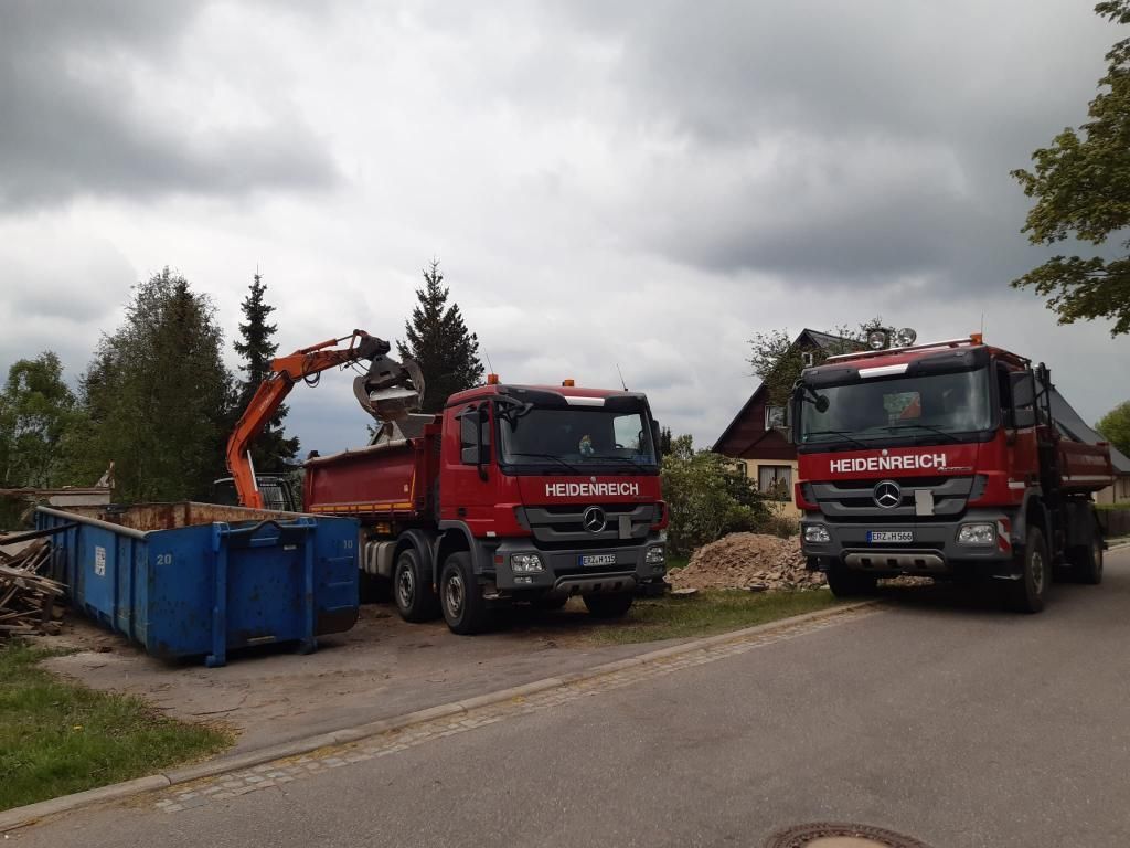 Fahrzeuge für Baustellen von Reiko Heidenreich