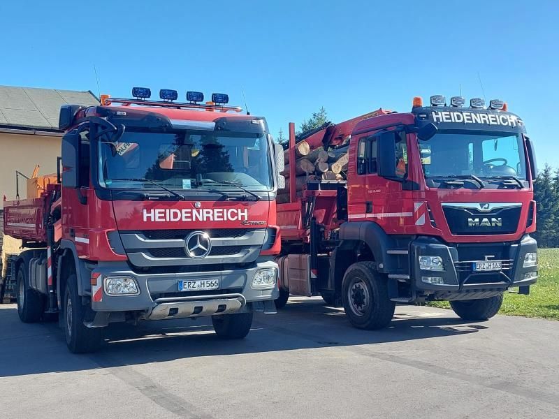 Fahrzeuge für Tiefladertransporte von Reiko Heidenreich