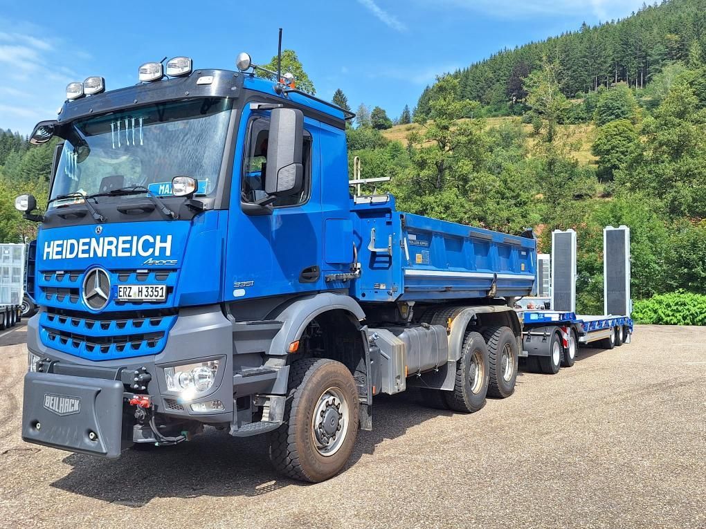 Fahrzeug für Tiefladertransporte von Reiko Heidenreich