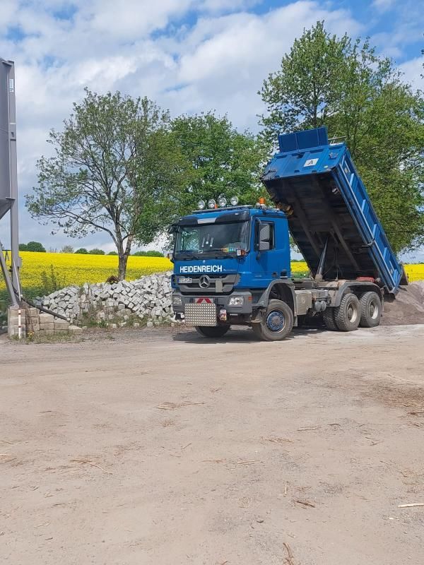 Fahrzeug für Tiefladertransporte von Reiko Heidenreich