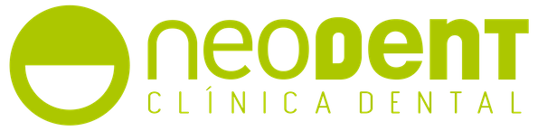 Un logotipo verde de la Clínica Dental Neodent sobre un fondo blanco.