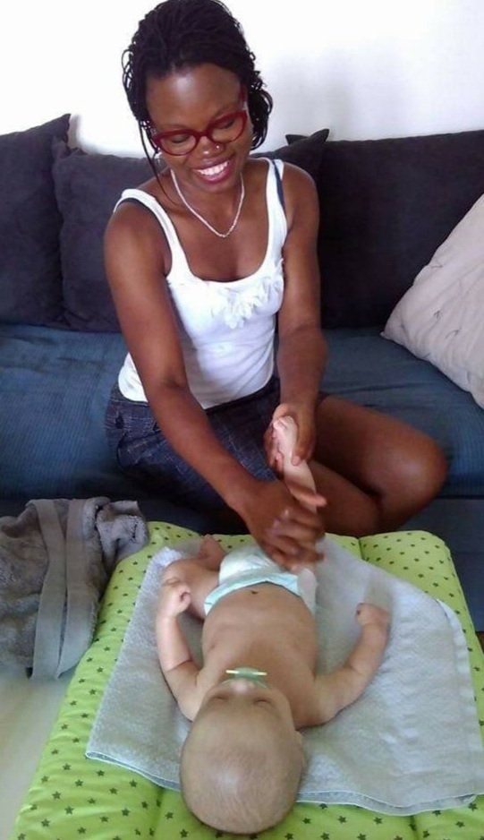 modelage jambe bébé