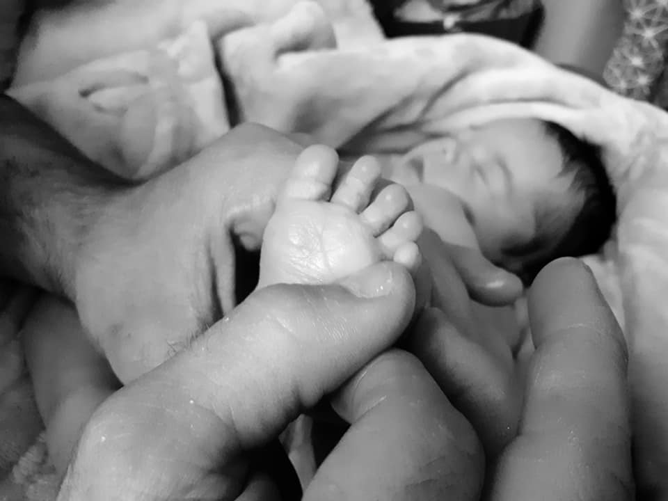 Bébé en noir et blanc