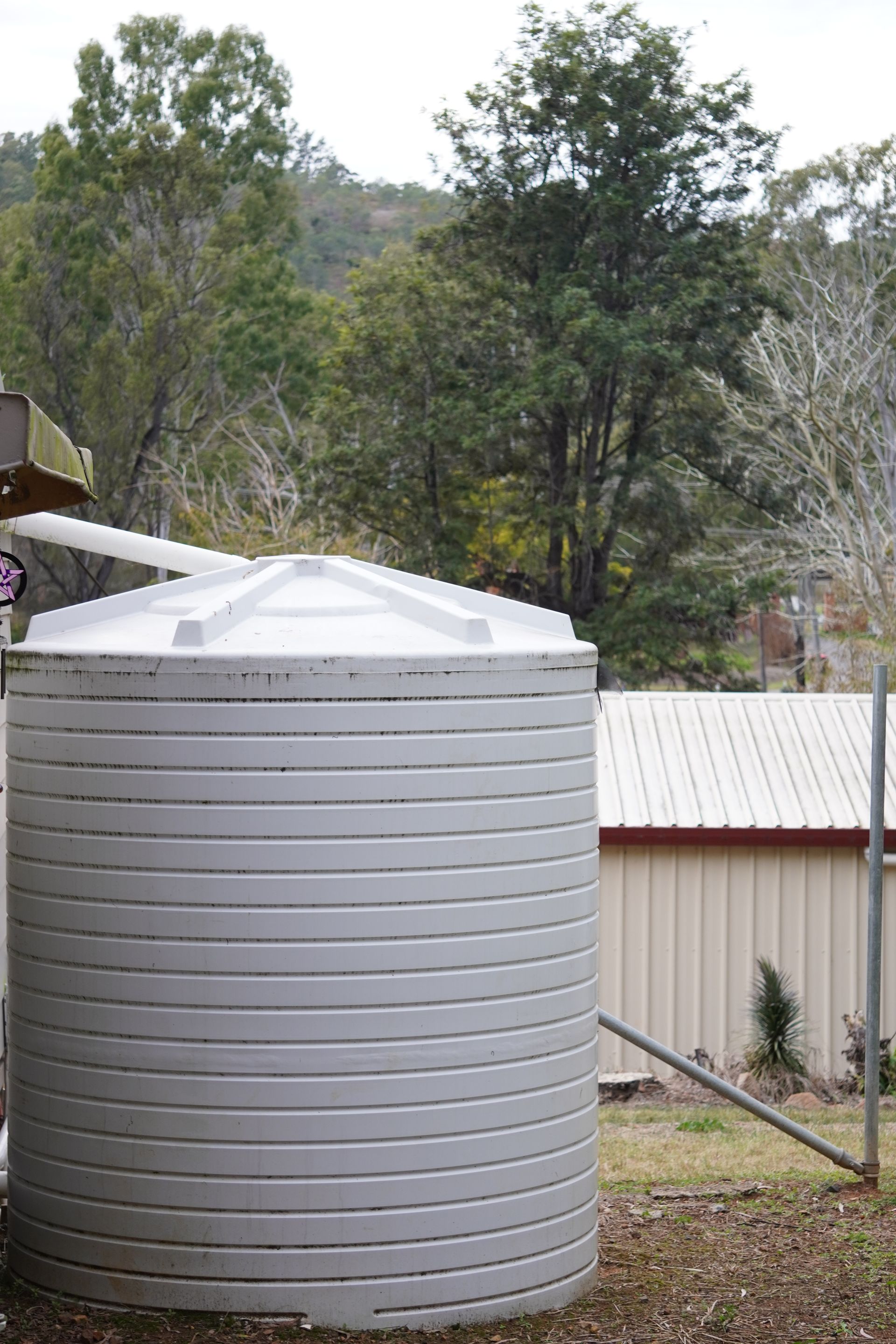 Une forme arrondie reliée à un tuyau