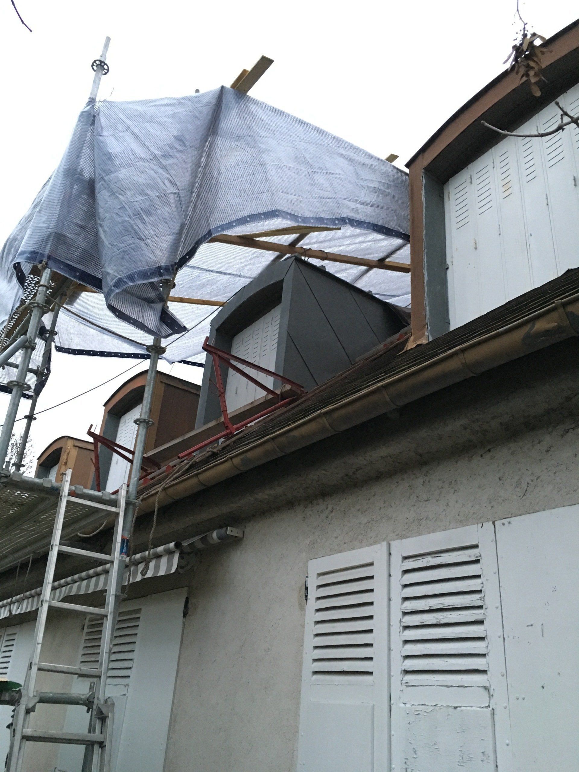 Habillage de lucarne en zinc Quartz de biais à Couilly