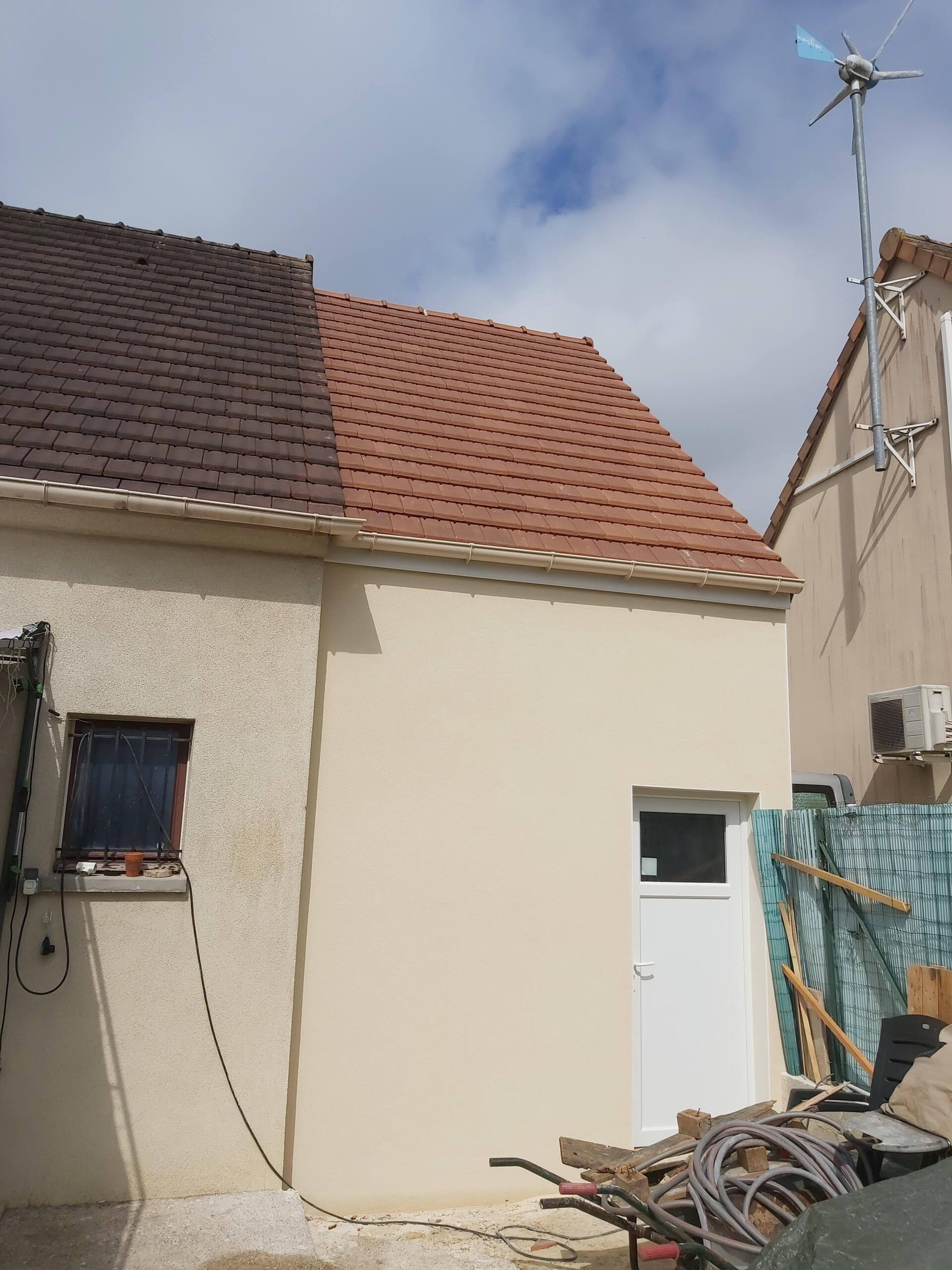 Garage ouvert avec des fenêtres de toit velux