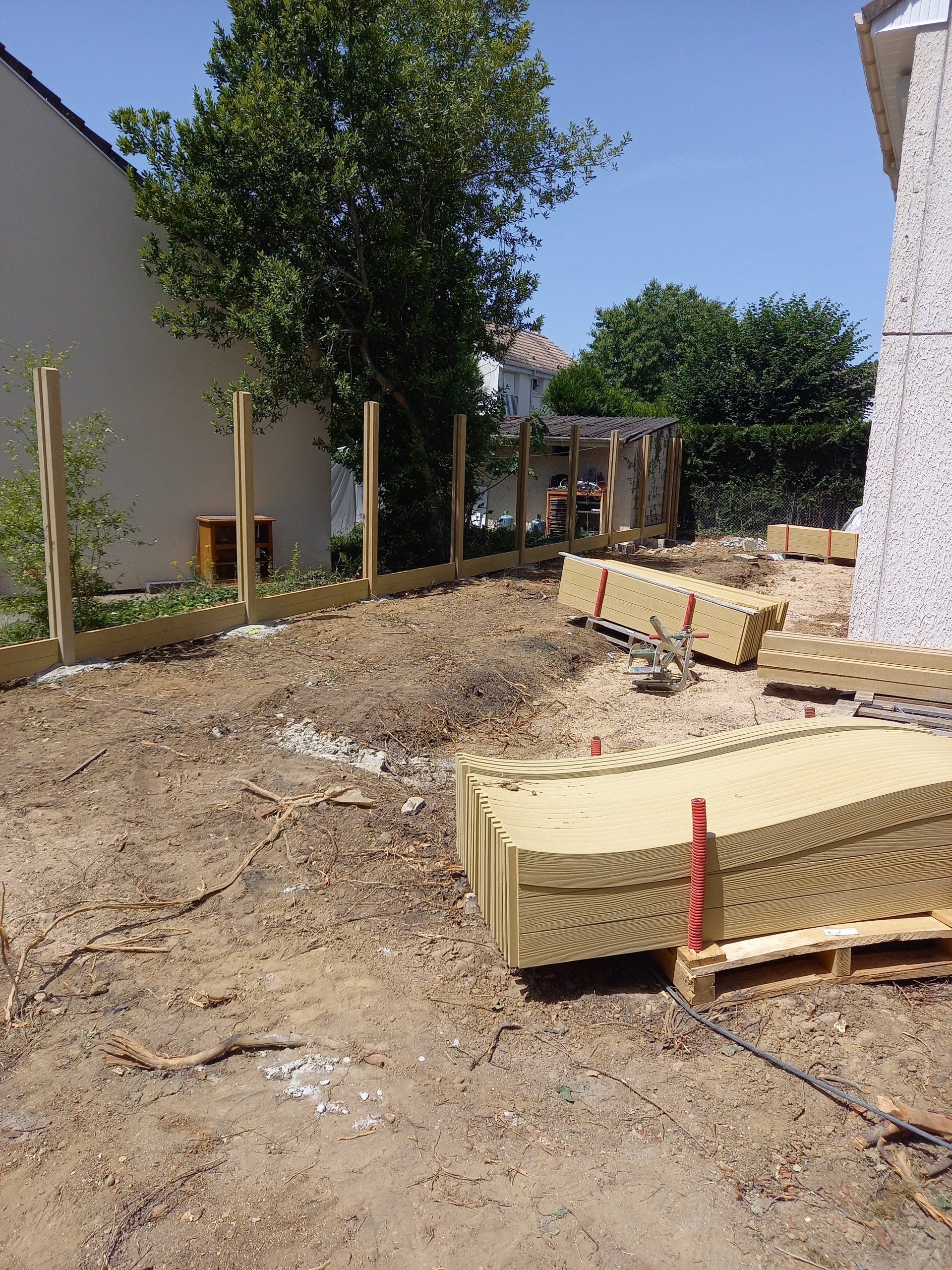 Pose de clôture imitation bois