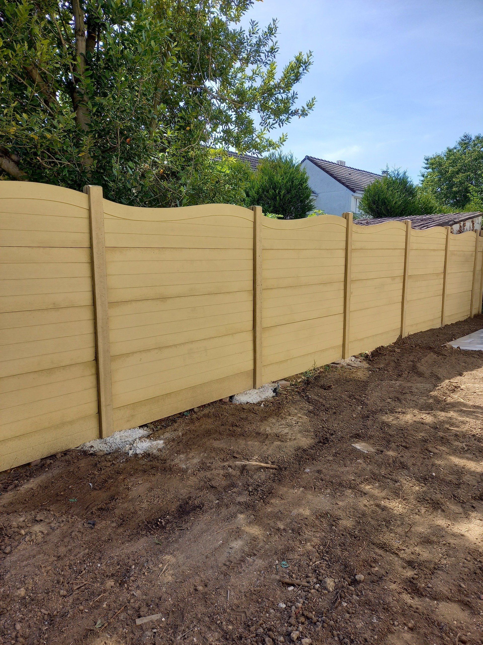 Clôture imitation bois