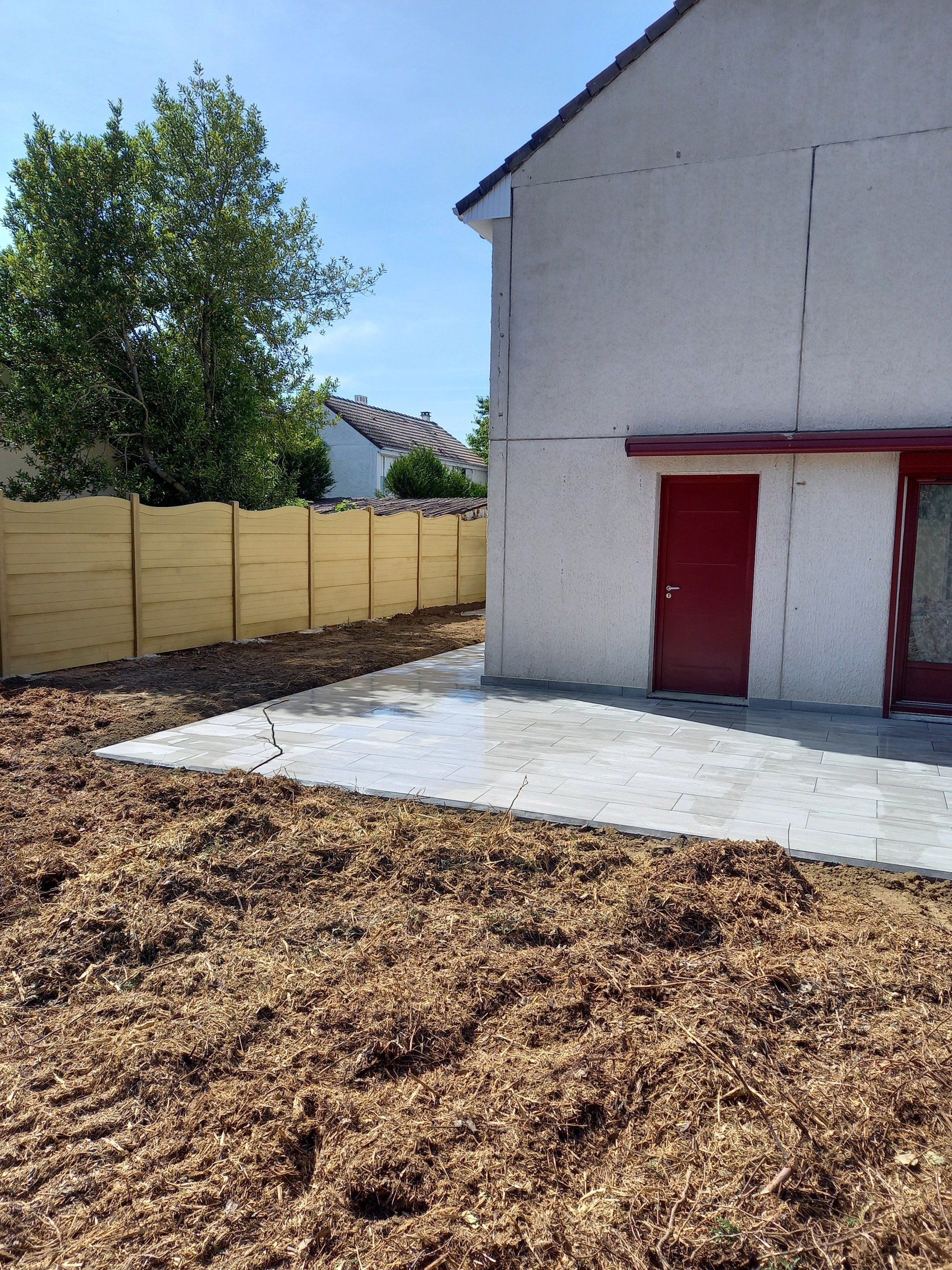 Maison avec terrasse carrelée