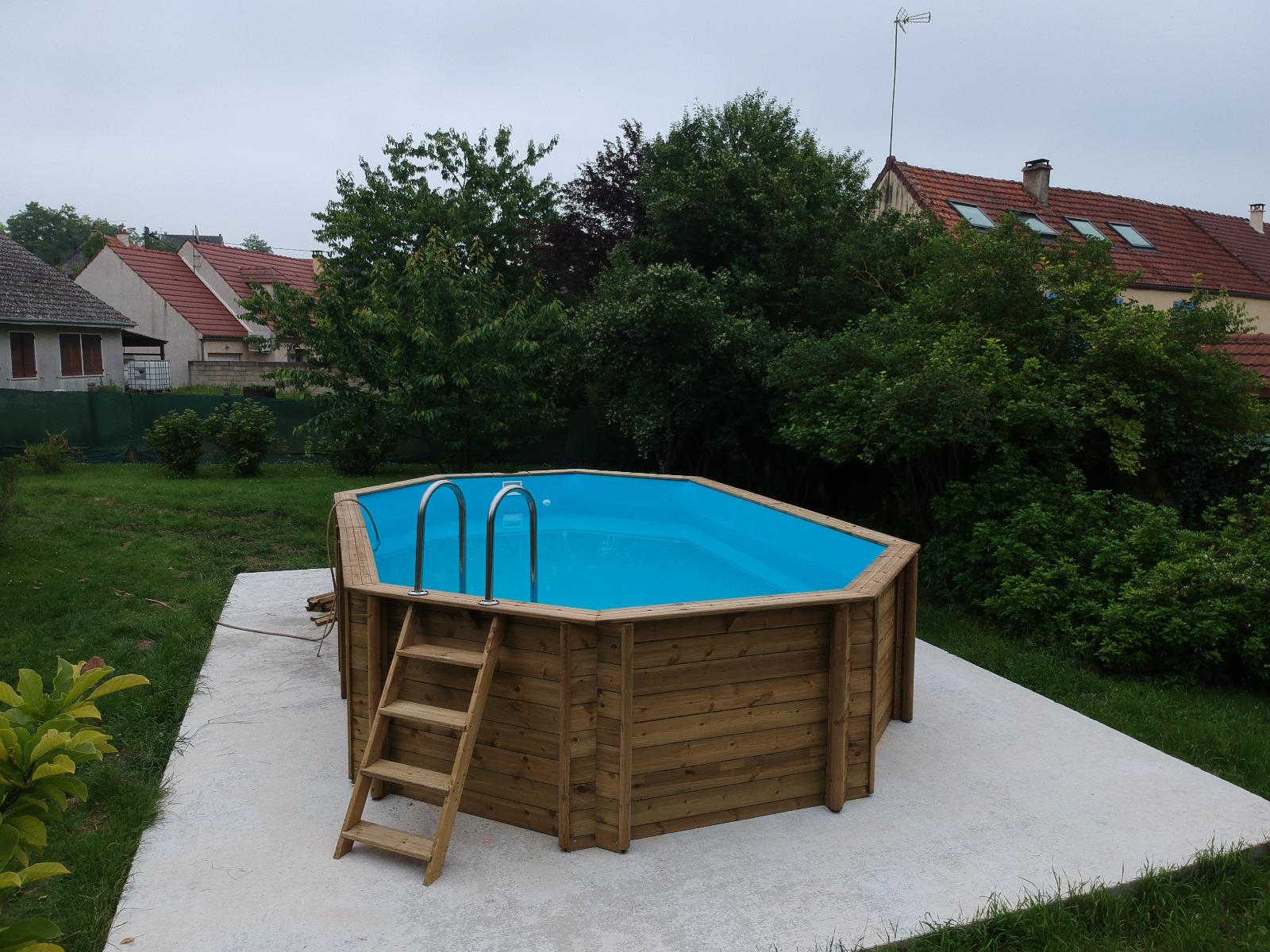 Piscine hors sol installée sur une dalle béton
