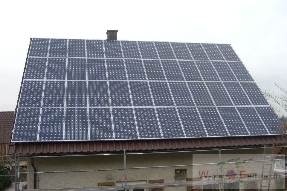 Photovoltaikanlagen von Tobias Wagner Elektrotechnik auf einem Dach