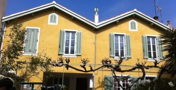Ravalement de façade crépi jaune