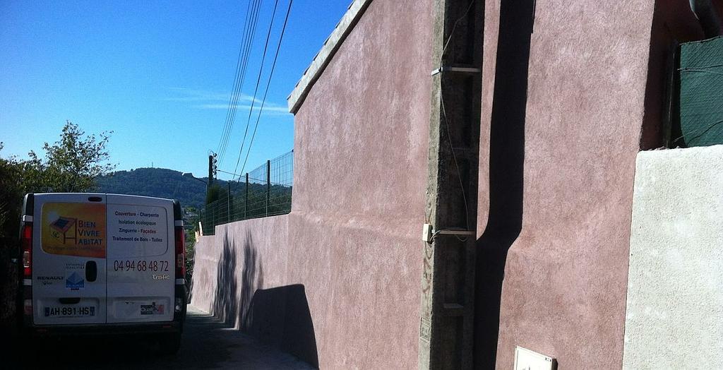 Ravalement façade crépi rose