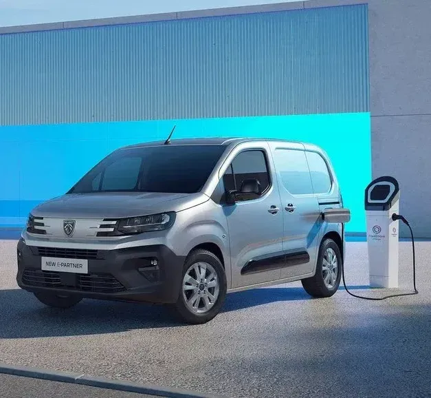 Utilitaire Peugeot Partner électrique branché