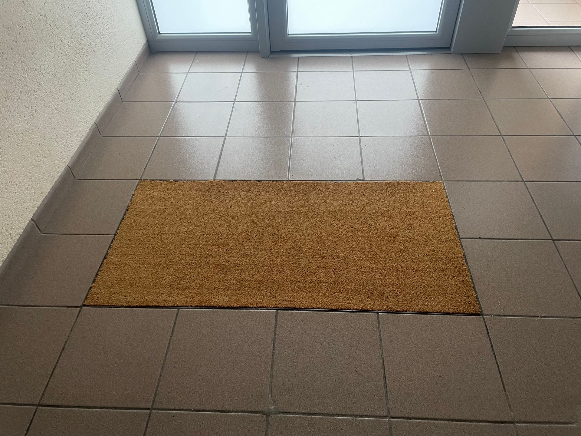 Nettoyage du sol d'un halle d'immeuble