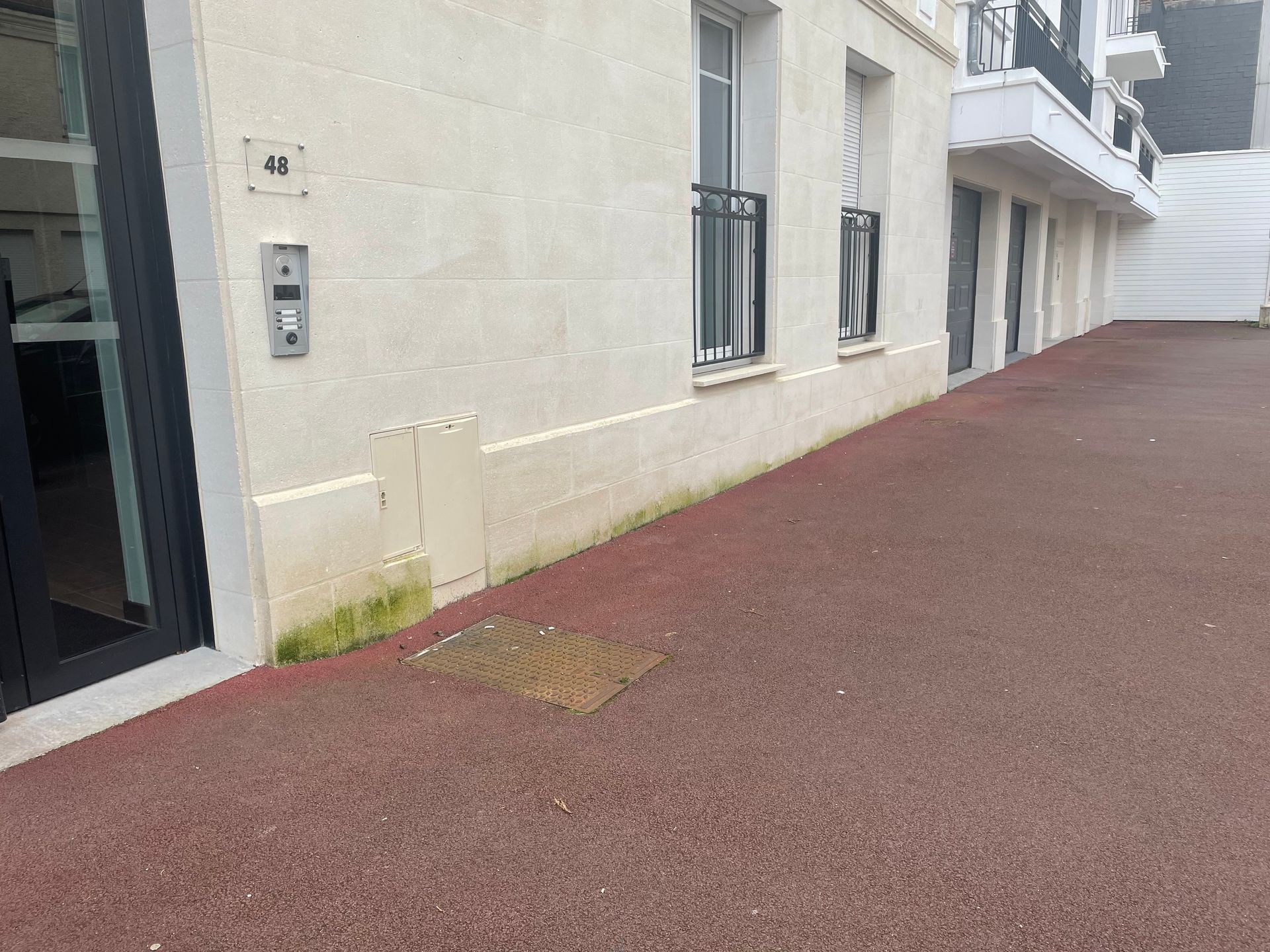 Immeuble avant traitement anti mousse